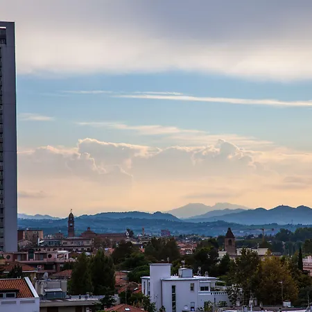 Aria Hotel 4*
